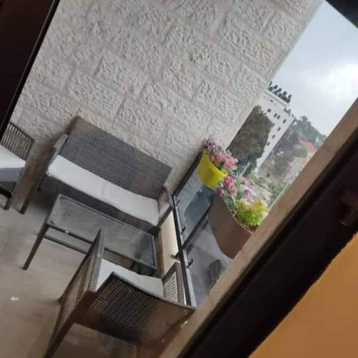 شقه للبيع  بموقع مميز وحيوي 