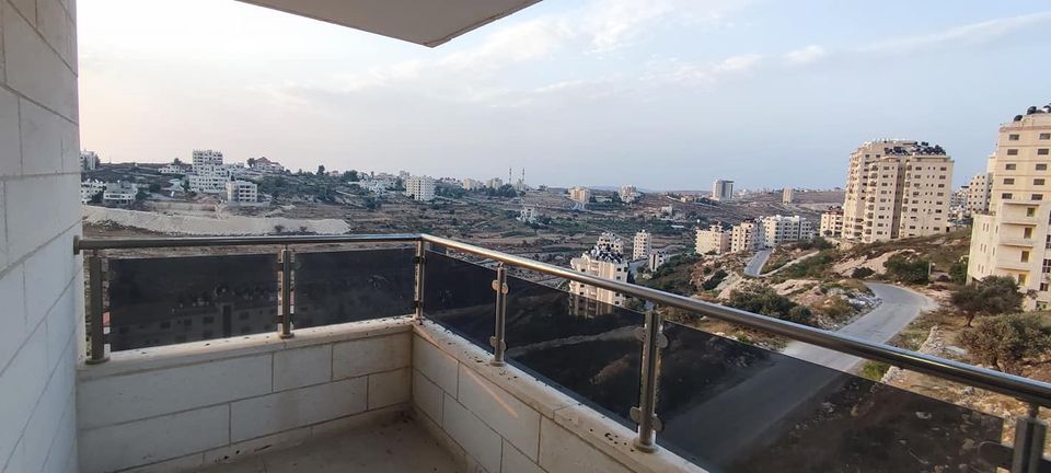 شقه للبيع في موقع عالي ومطل