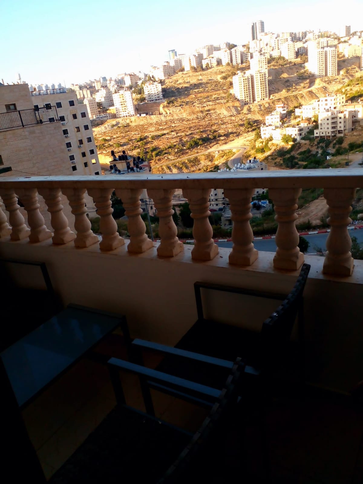 شقة مفروشة ذات إطلالة جبلية جميلة للإيجار 