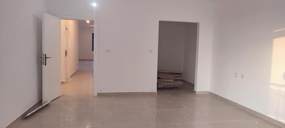 شقه للبيع في موقع عالي ومطل