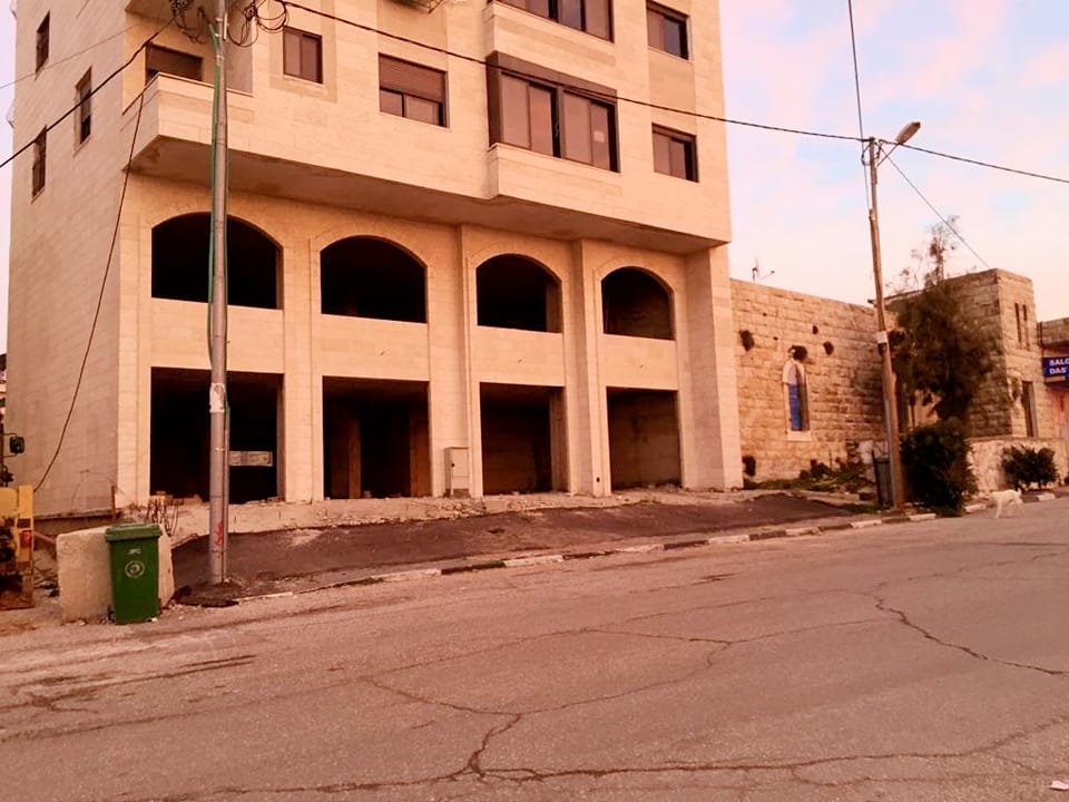 5 محلات مع سدد للبيع