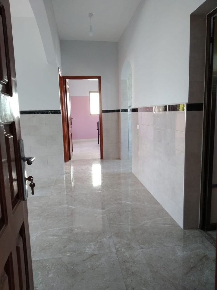 شقة سكنية للإيجار مقابل مخبز عجور 