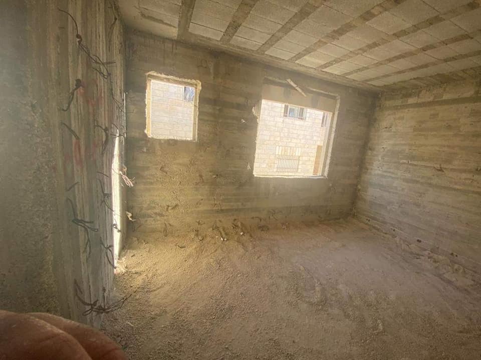 شقة عظم للبيع قرب سوبر ماركت عسل وبصل