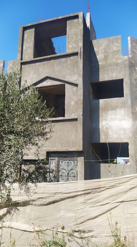 بيت عظم طابقين للبيع