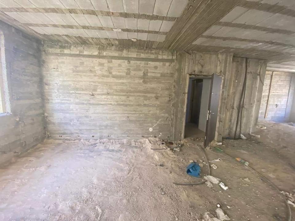 شقة عظم للبيع قرب سوبر ماركت عسل وبصل