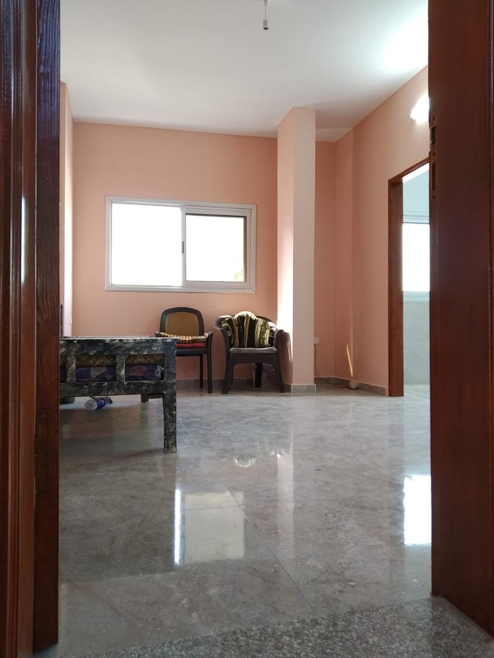 شقة سكنية للإيجار مقابل مخبز عجور 