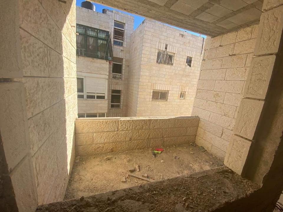 شقة عظم للبيع قرب سوبر ماركت عسل وبصل