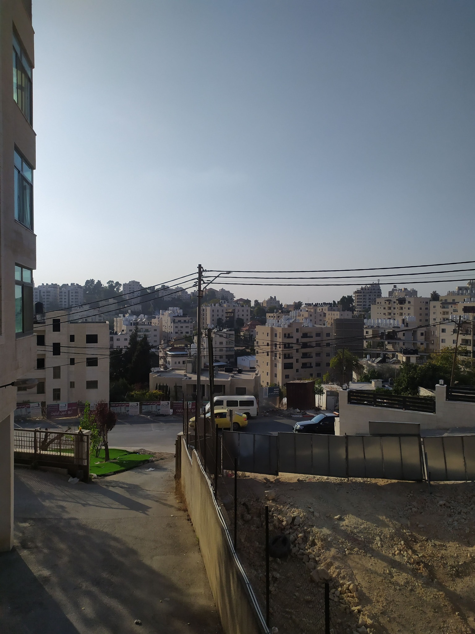 شقة مع ساحة خارجية  للبيع غير مفروشة للبيع