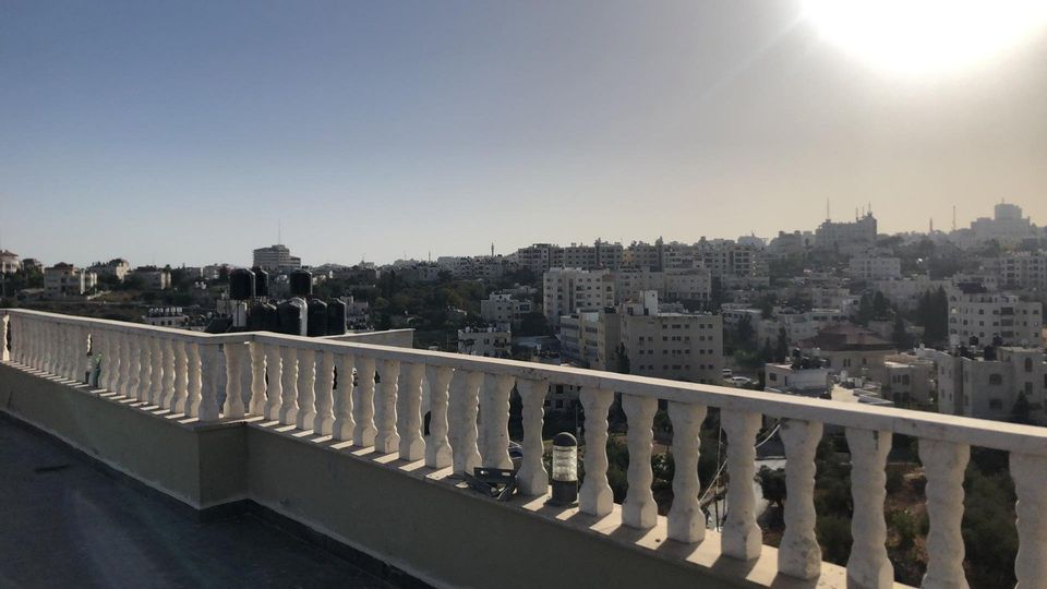 روف غير مفروش مع إطلاله ترس رائعه و مميزة