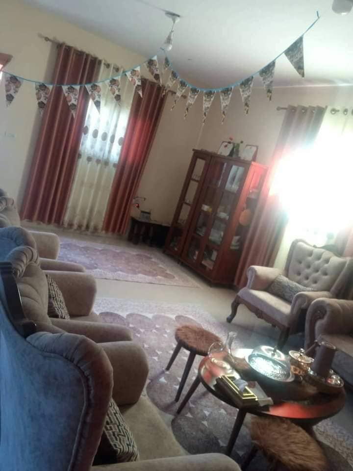 بيت مع أرض للبيع