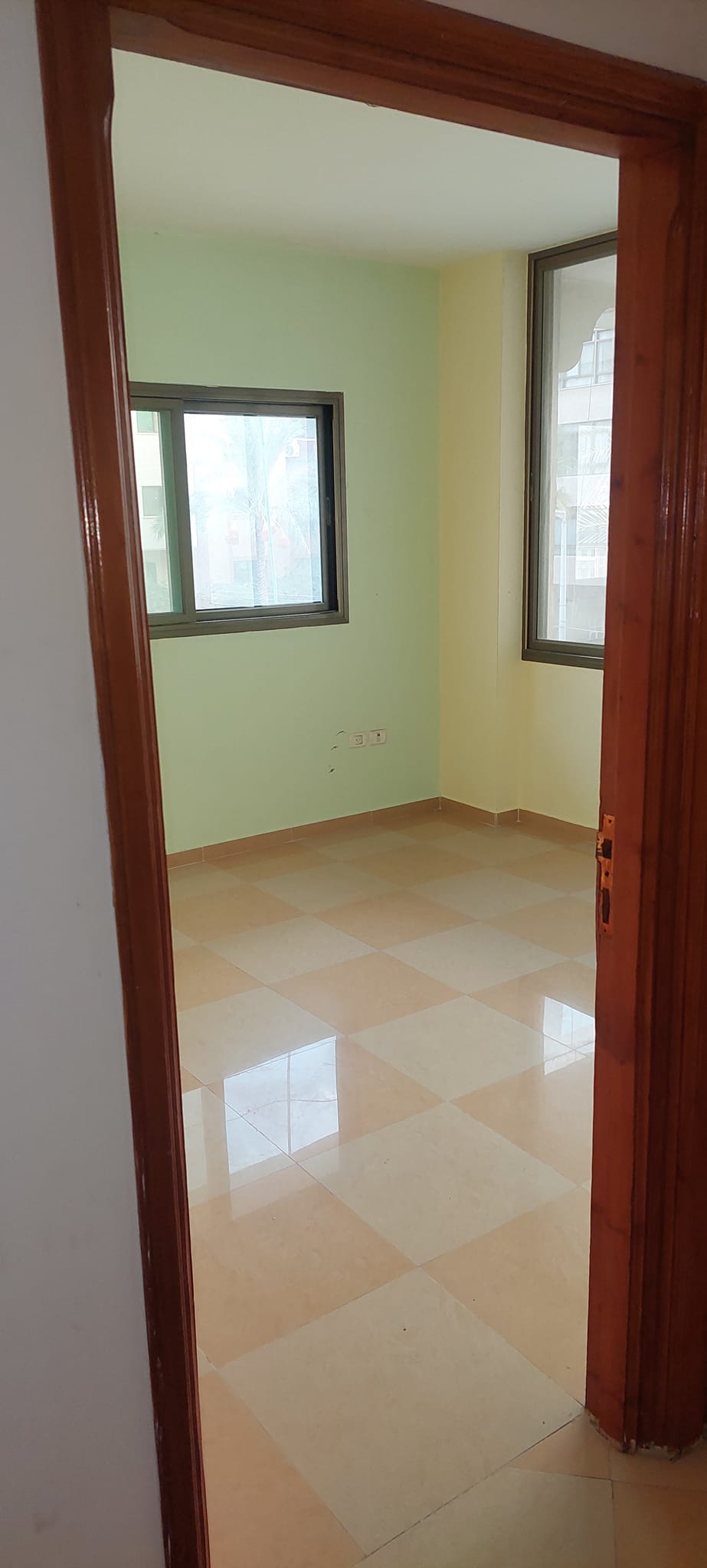  شقة للبيع بإطلالة جنوبية شرقية جاهزة للسكن