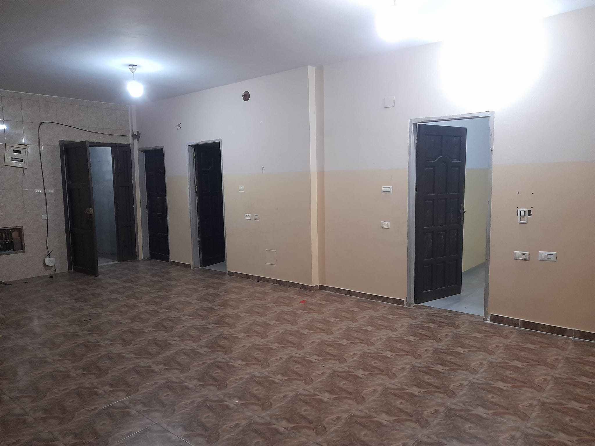 شقة للإيجار شرق الكلية الجامعية 