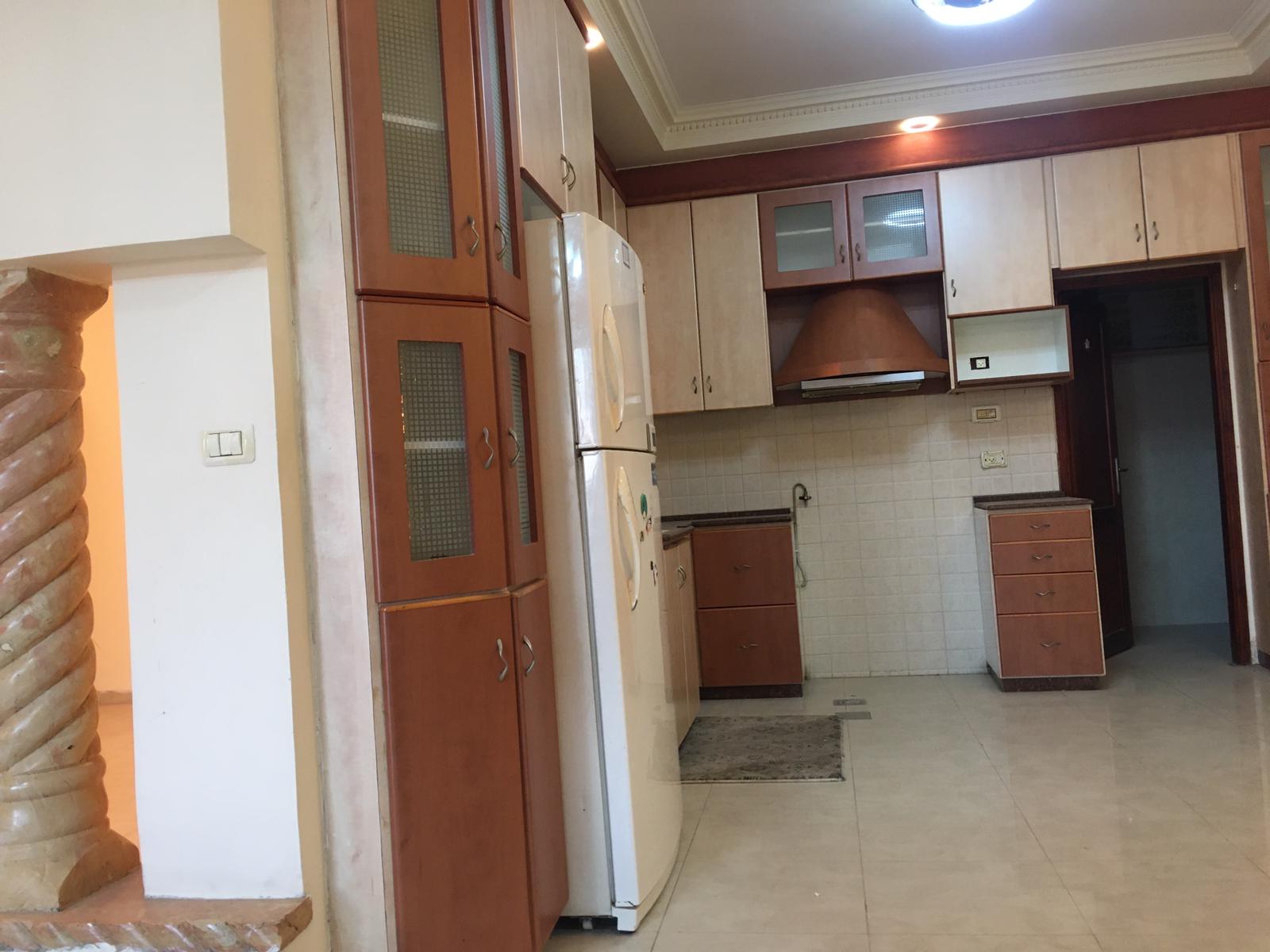 شقة غير مفروشة للإيجار أو البيع