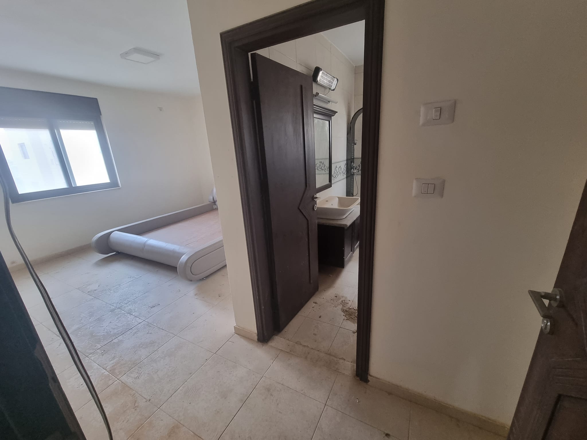 شقة للبيع على مفرق المودي على جامعة الامريكية 