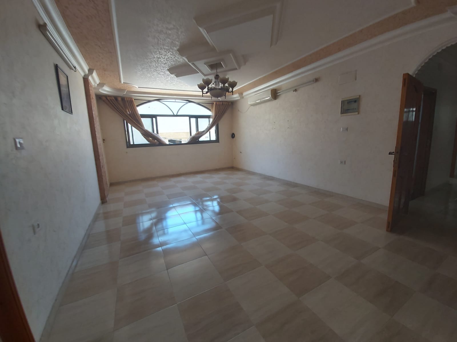 عمارة للإيجار قرب برشلونة 
