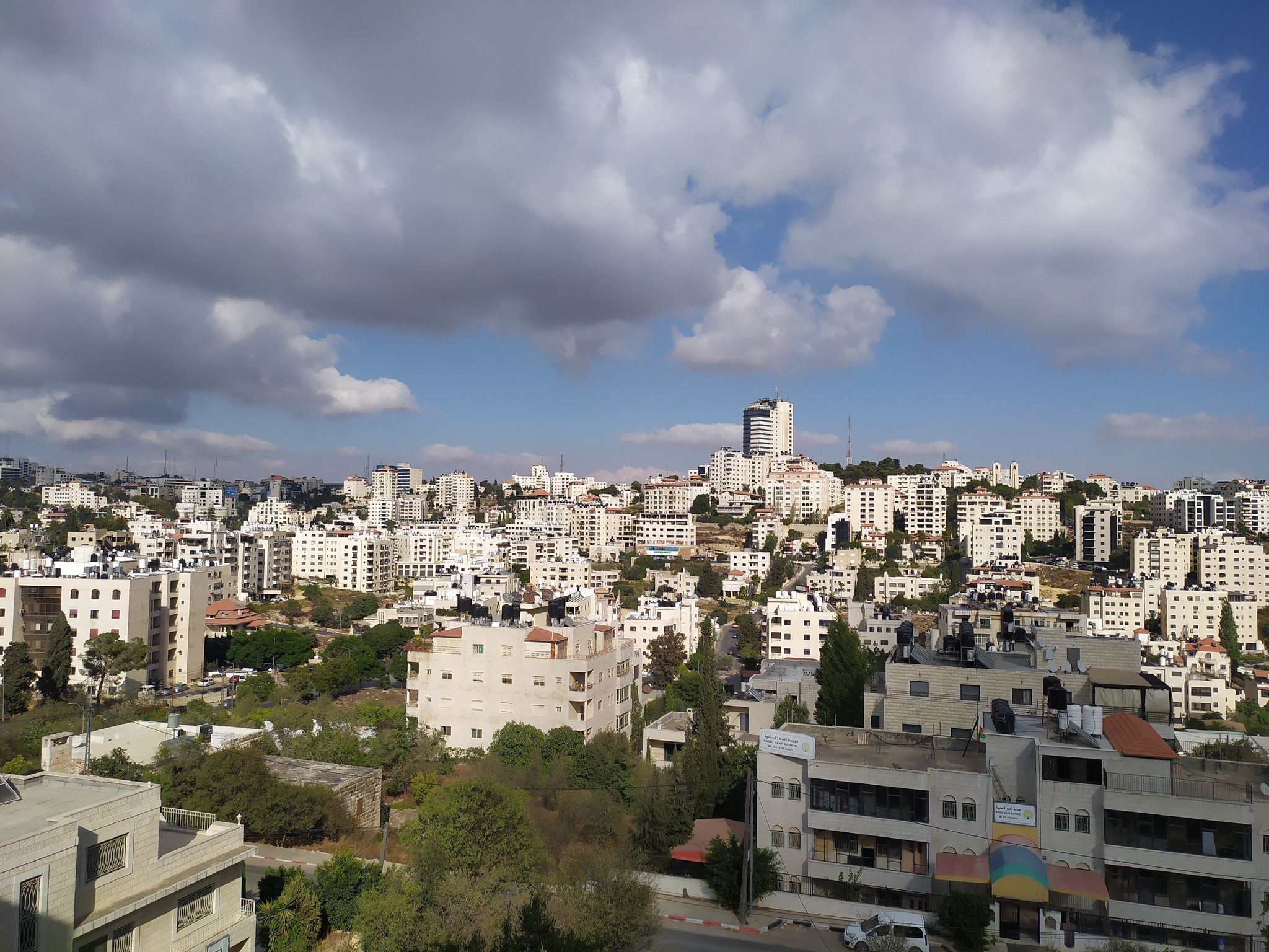 شقة جديدة للبيع قرب خزامة و UN