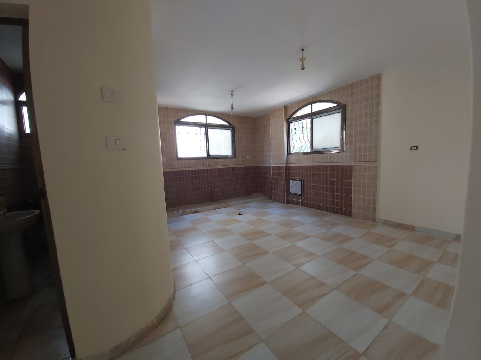 عمارة للإيجار قرب برشلونة 