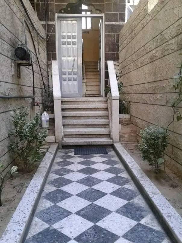 بيت للبيع قرب مفترق أبو الأمين