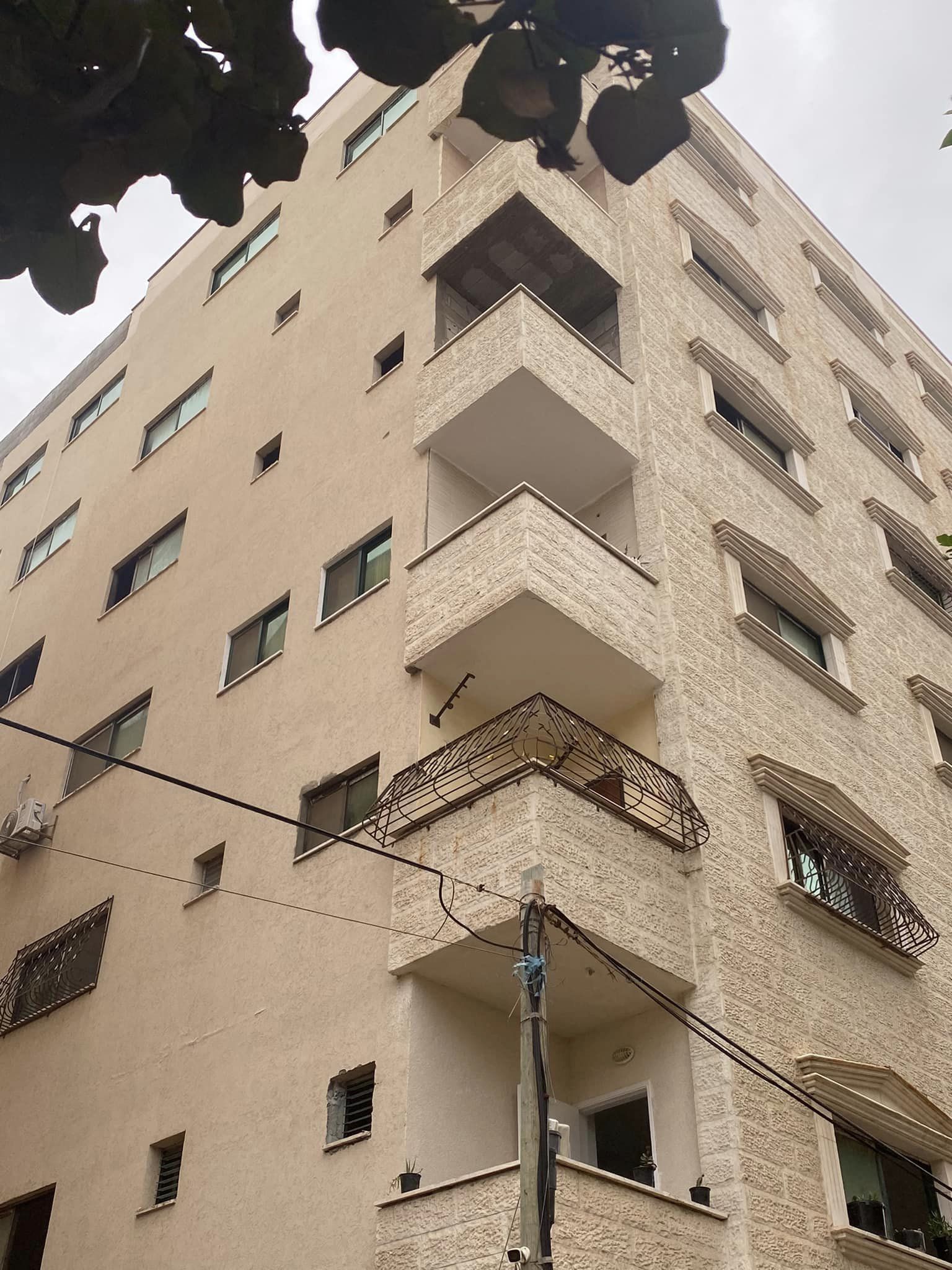 شقة عظم للبيع غرب مجلس الوزراء 