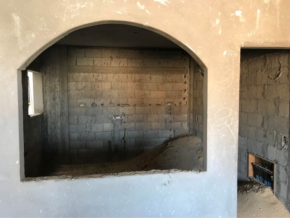 شقة عظم للبيع في عمارة المستقل