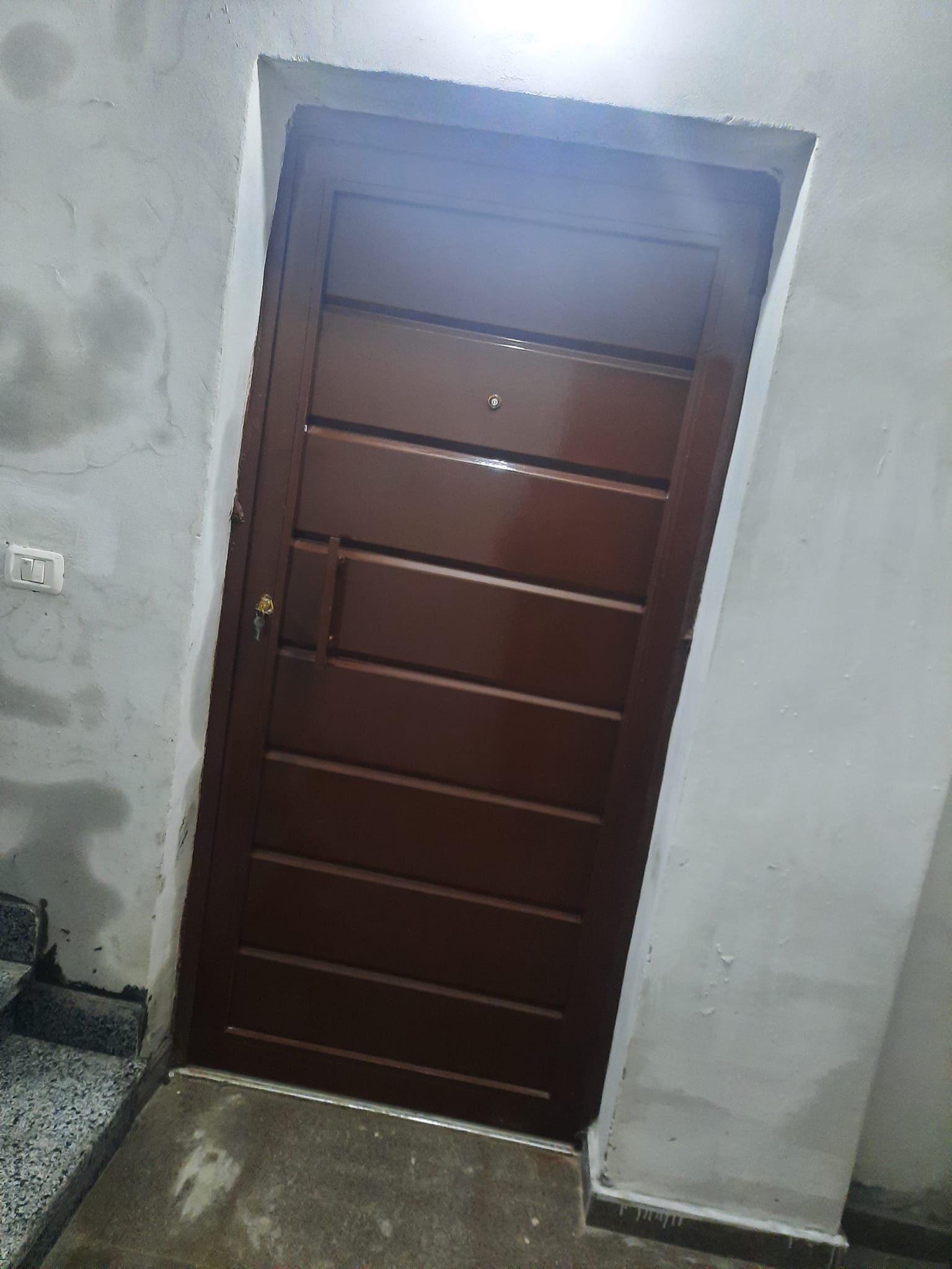 شقة حديثة البناء للبيع