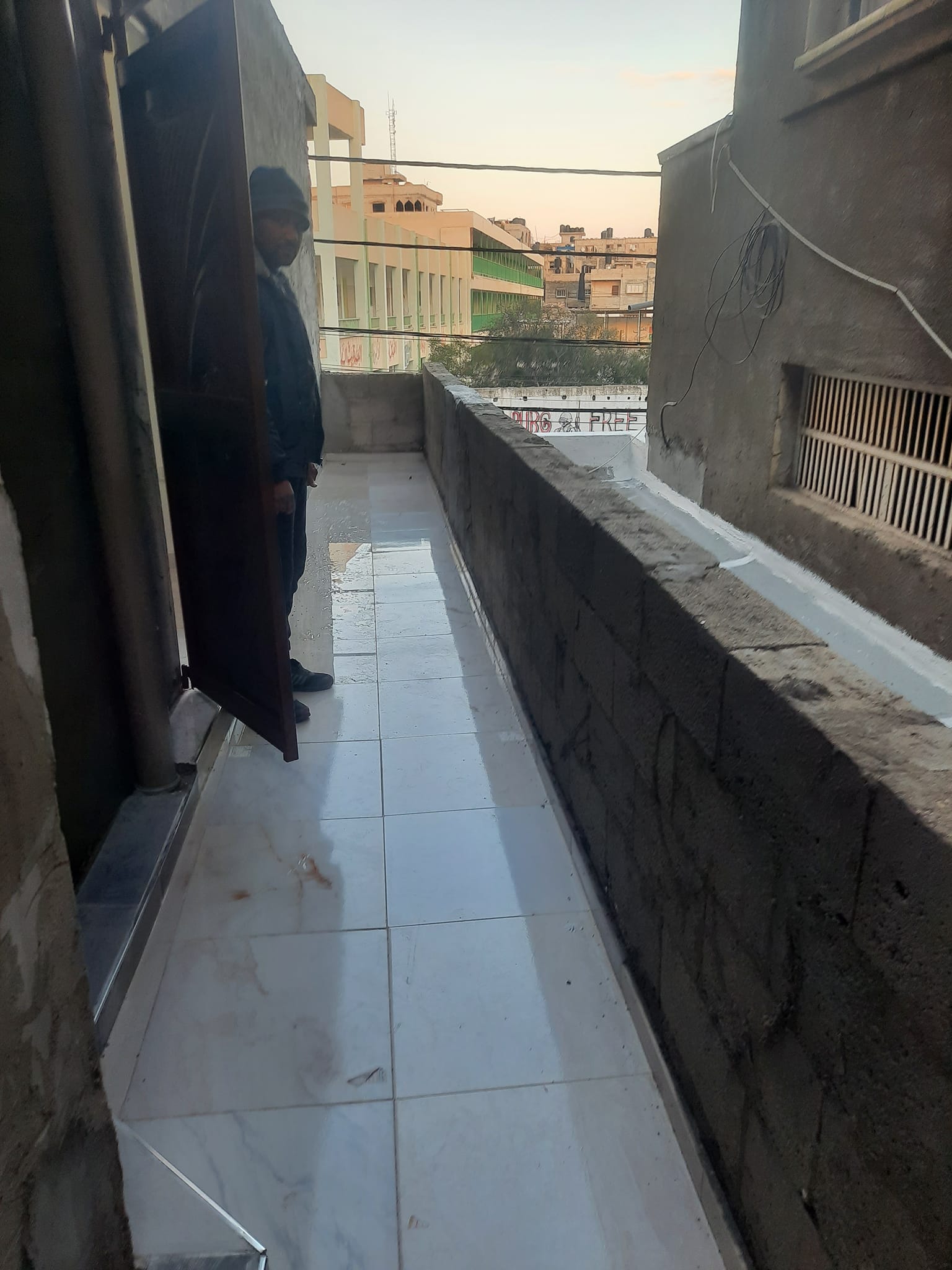 شقة حديثة البناء للبيع