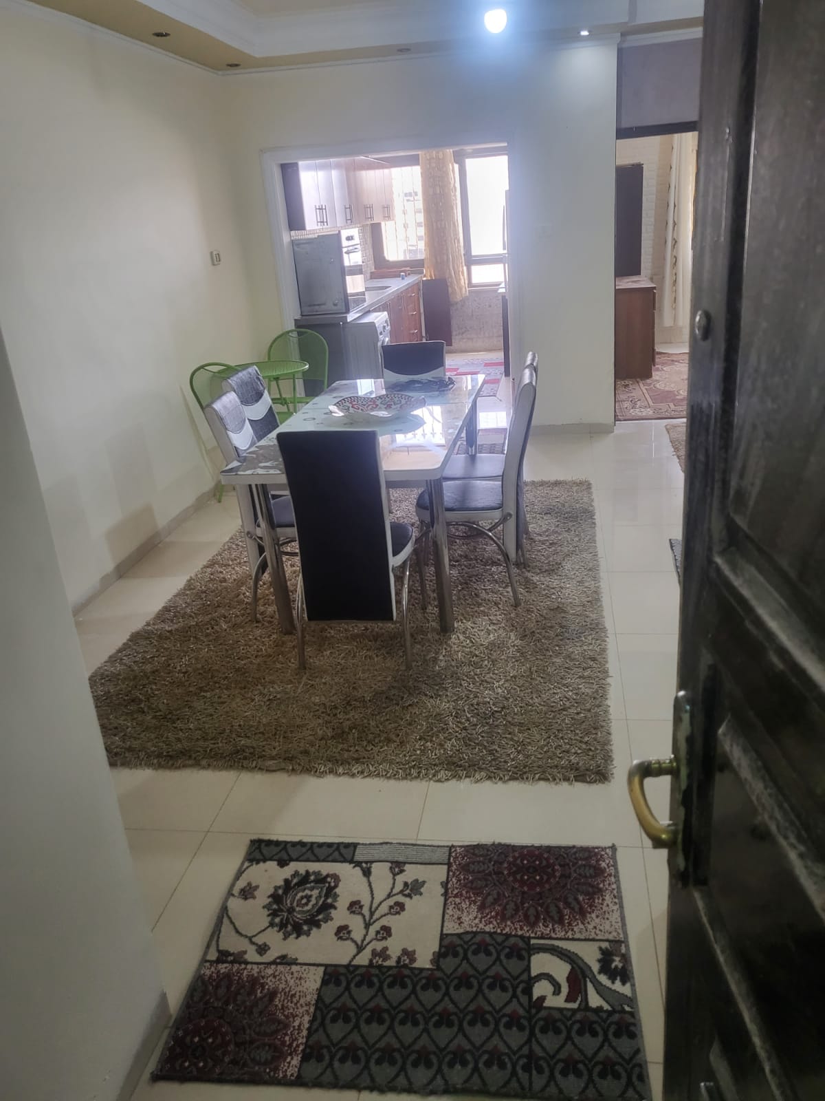 شقة مفروشة للإيجار قرب سوبر ماركت عسل وبصل