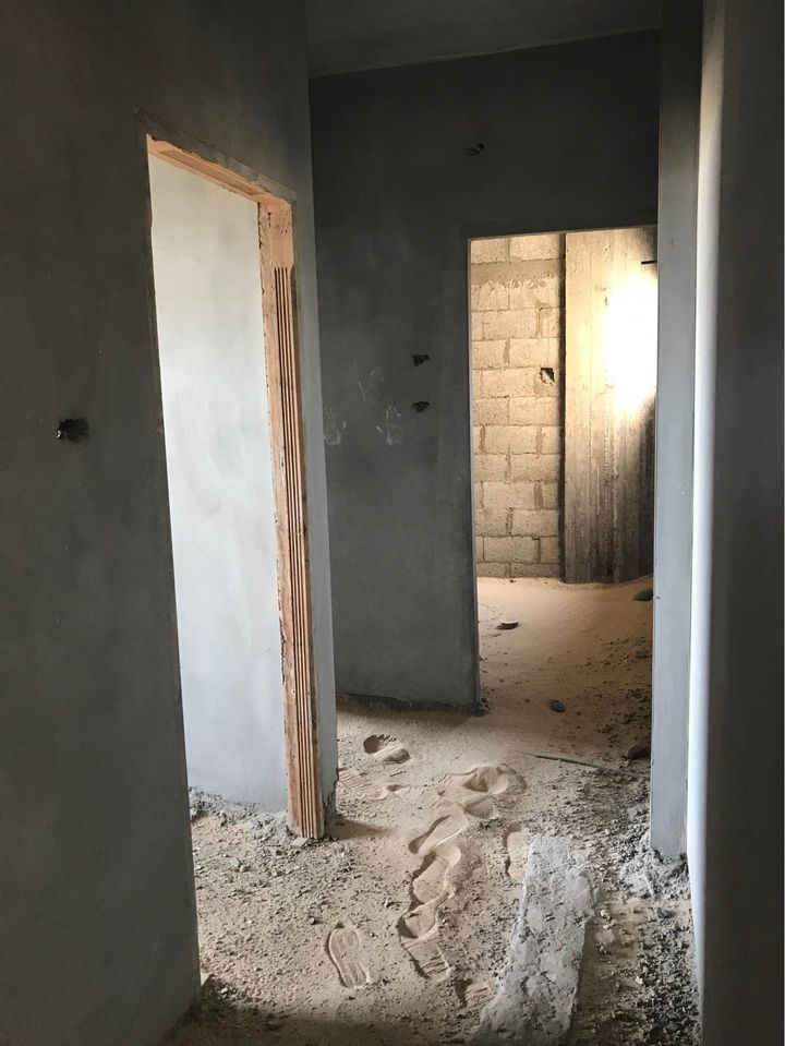 شقة عظم للبيع في عمارة المستقل