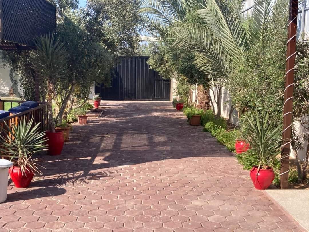 شاليه للبيع مقابل مزرعة العشي