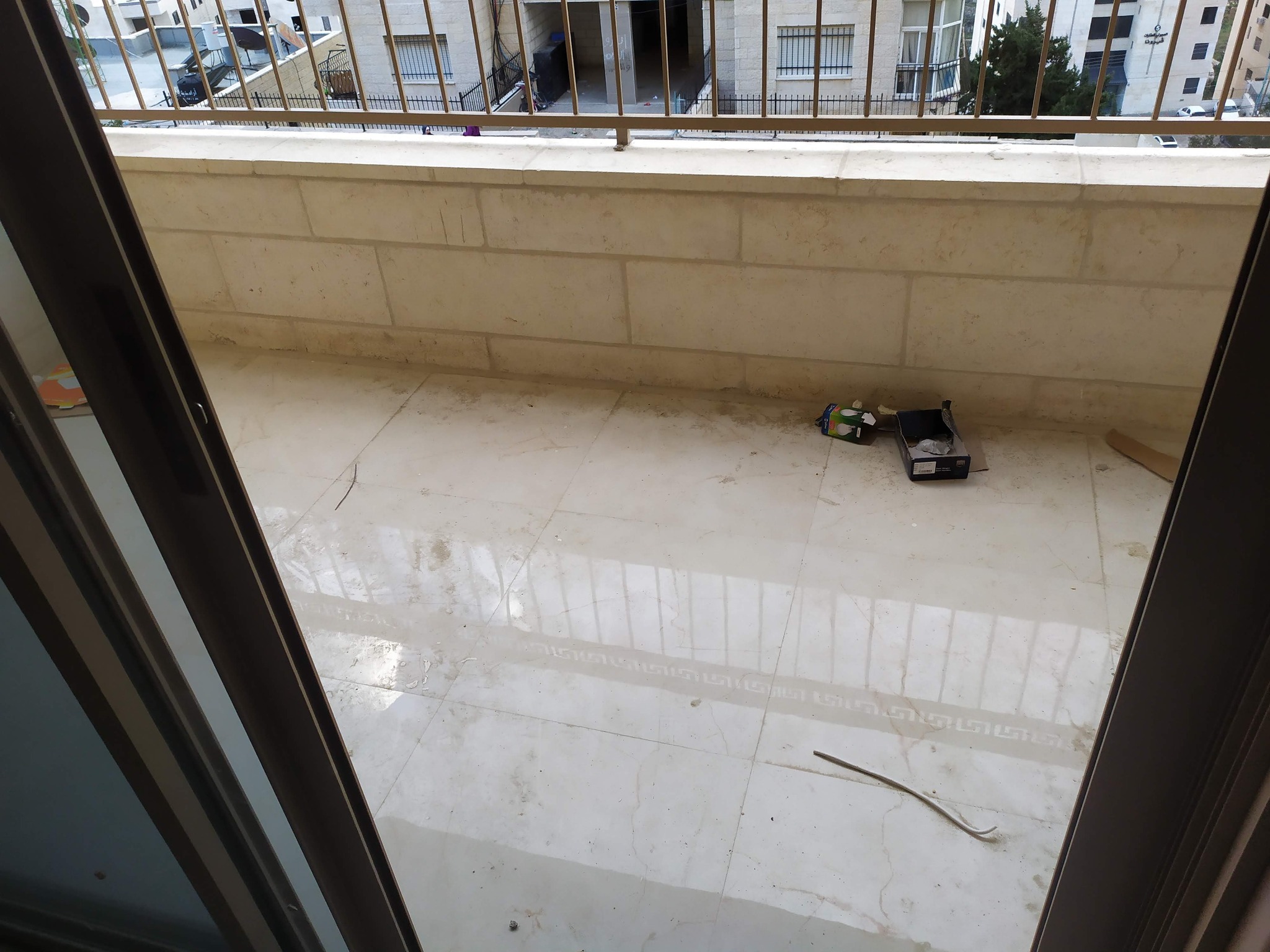 شقة جديدة في عمارة مميزة للبيع