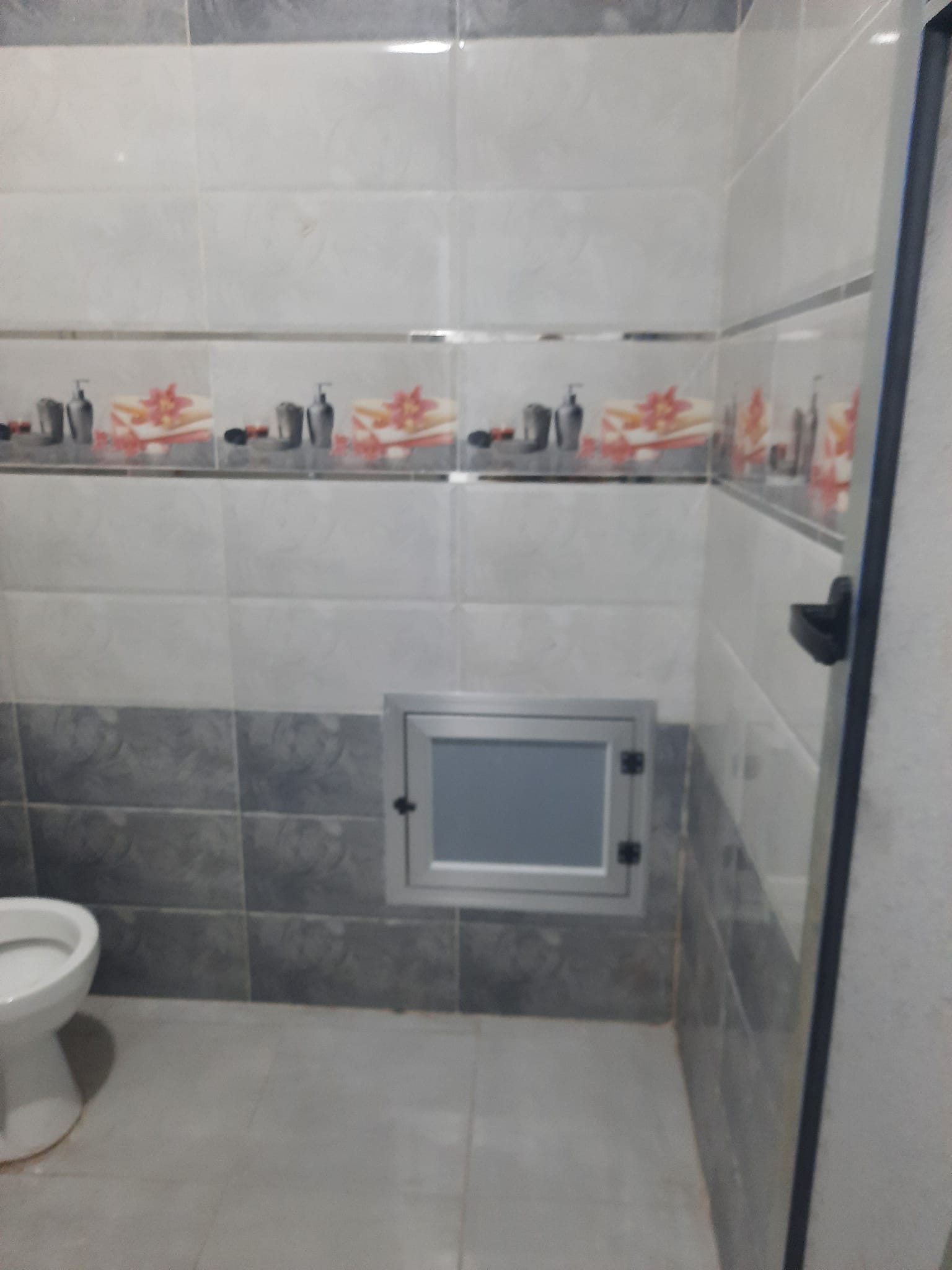 شقة حديثة البناء للبيع