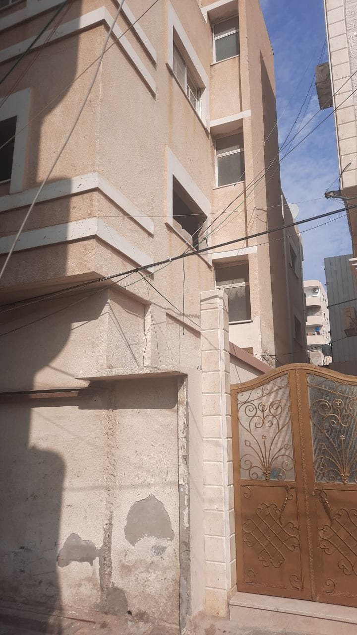 منزل للبيع بموقع حيوي ومميز