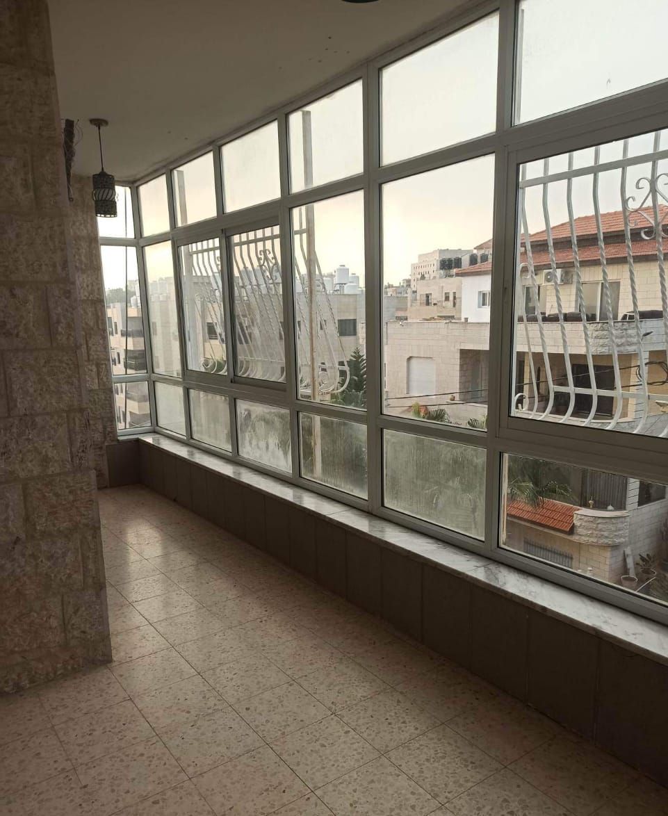شقة غير مفروشة للإيجار بالقرب من مؤسسة ياسر عرفات