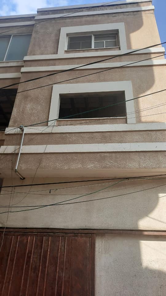منزل للبيع بموقع حيوي ومميز
