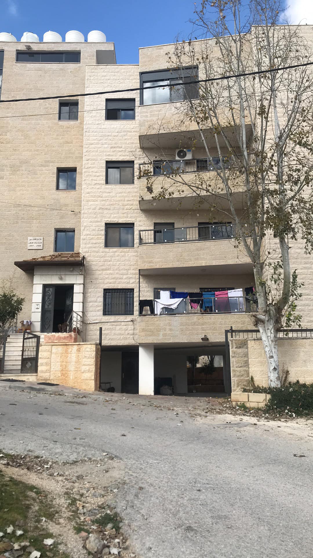 شاغر لبنت في غرفة ماستر مشتركة