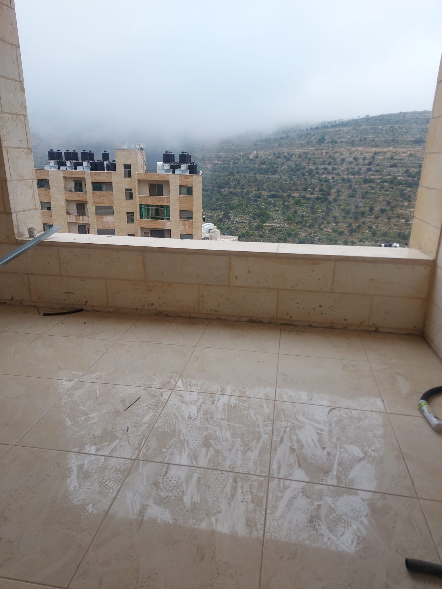 شقة فاخرة غير مفروشة للإيجار