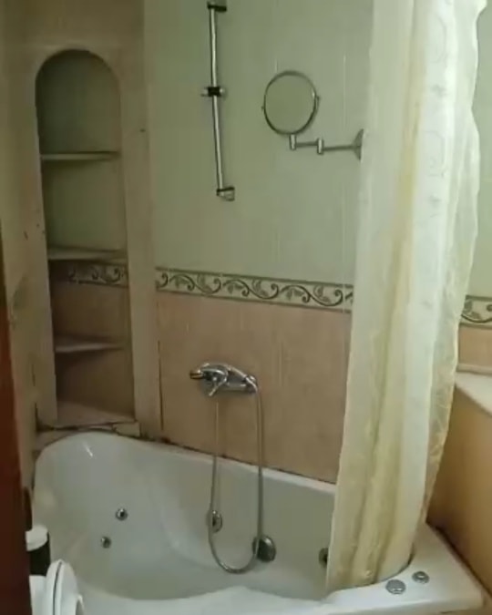 شقة فارغة للإيجار خلف فندق السيزر