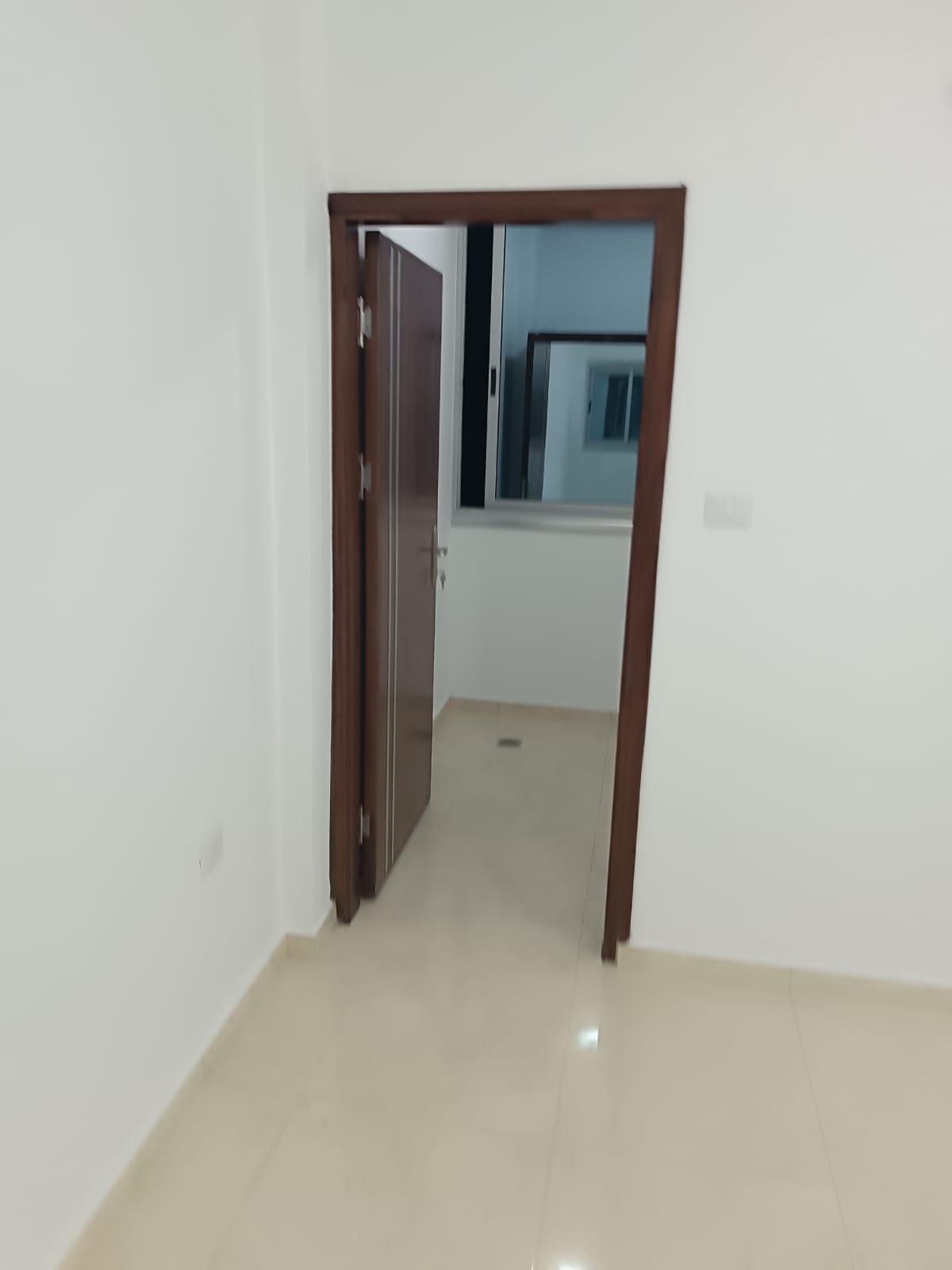 شقة للإيجار وسط الرمال 