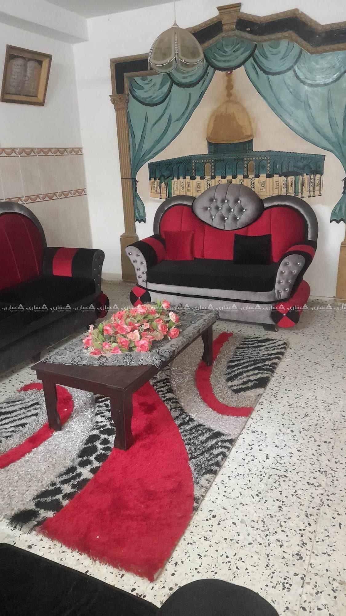بيت مع حديقة للبيع