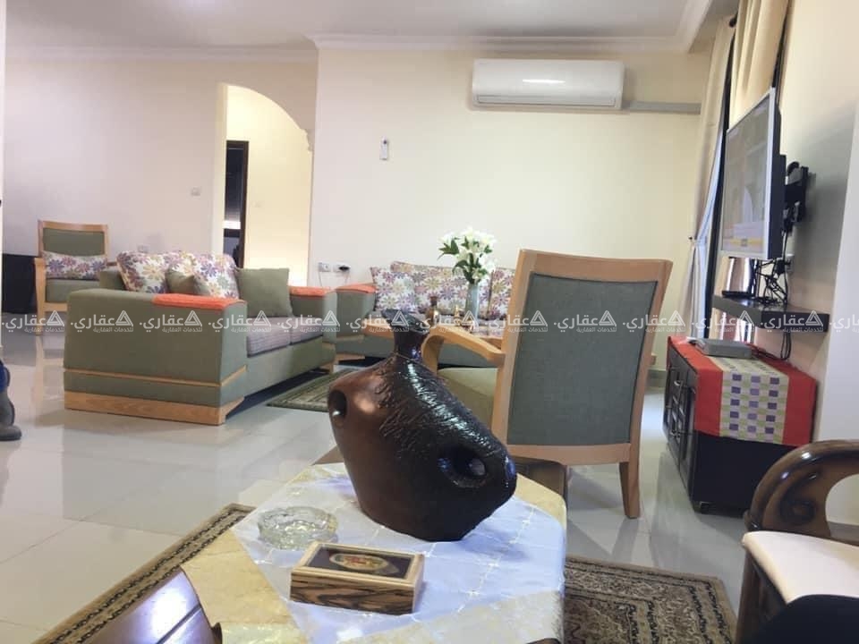 شقهً مفروشه للإيجار قرب فندق سيزار