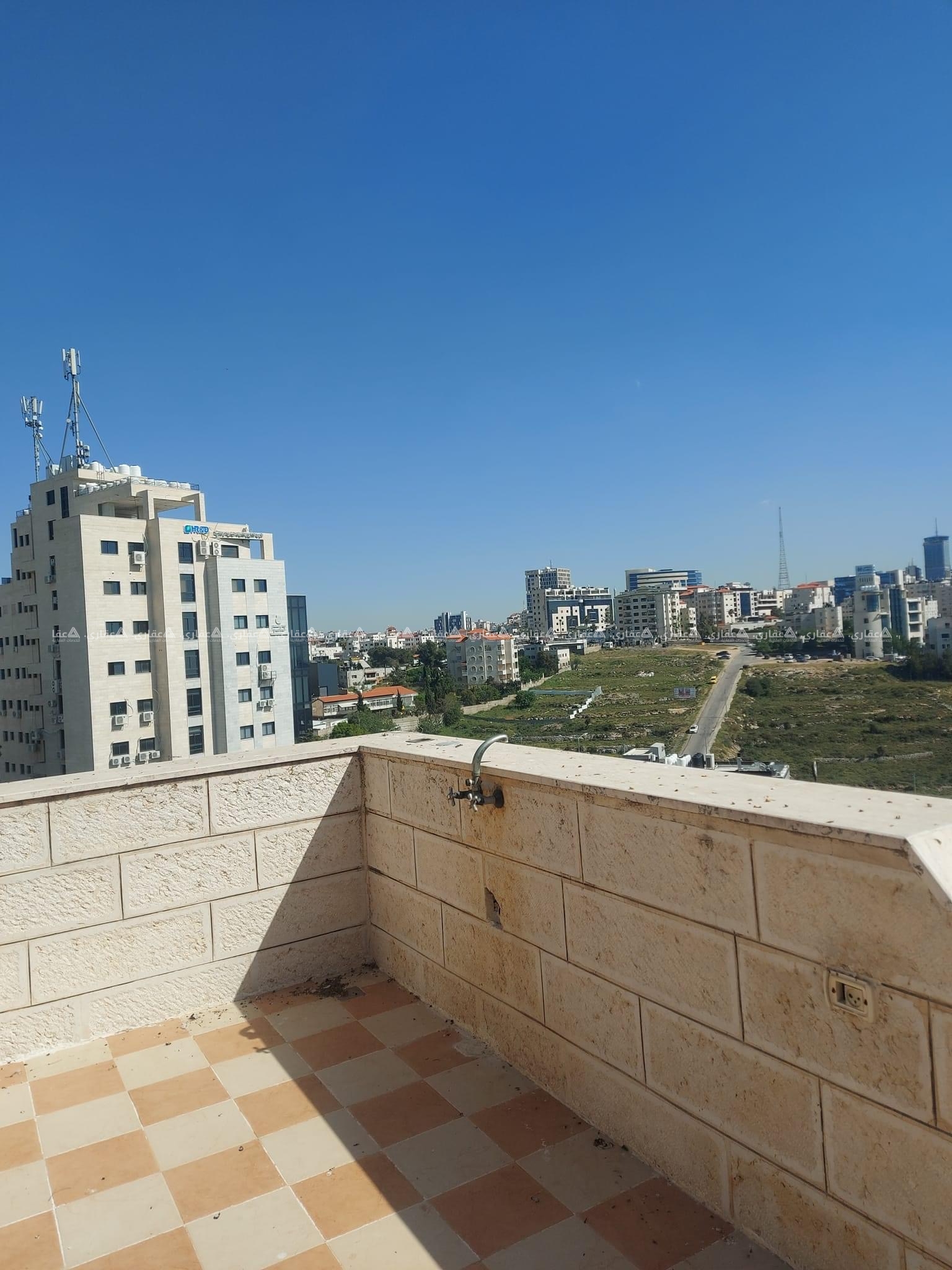 روف فخم غير مفروش للإيجار