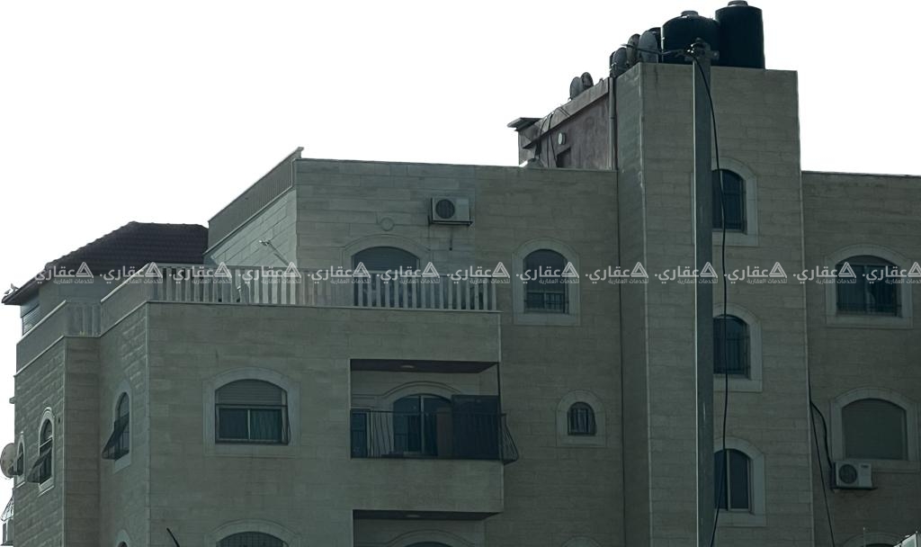 روف للبيع مع السطح وموقف خاص طابو، حلحول الشارع الرئيسي، بالقرب من مركز شرطة حلحول