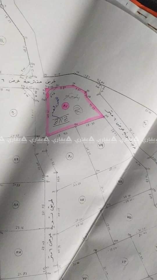 قطعة أرض فوق المساكن الشعبية