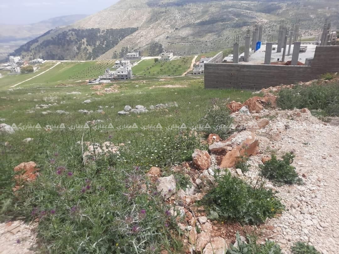 قطعة أرض فوق المساكن الشعبية