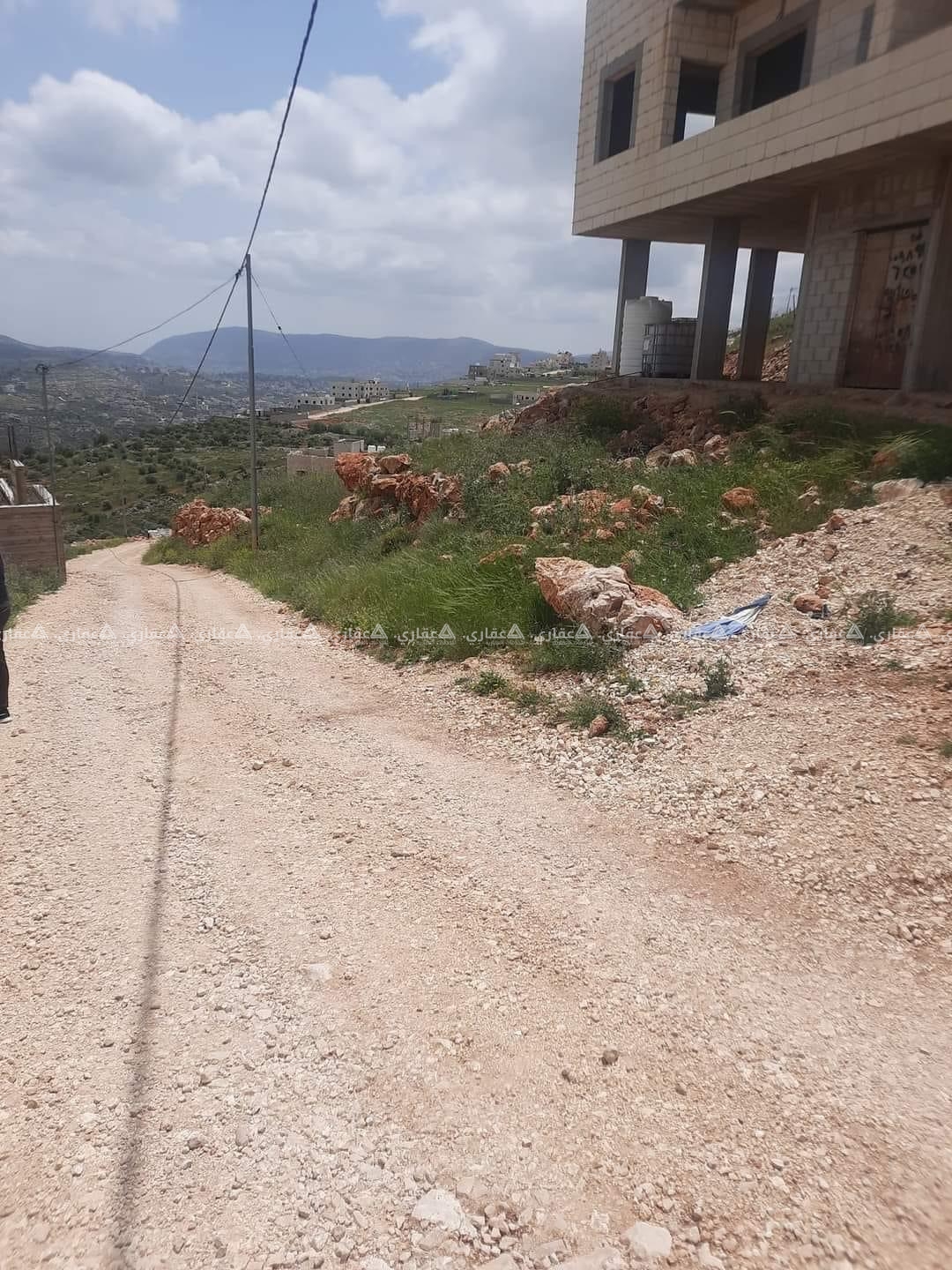 قطعة أرض فوق المساكن الشعبية