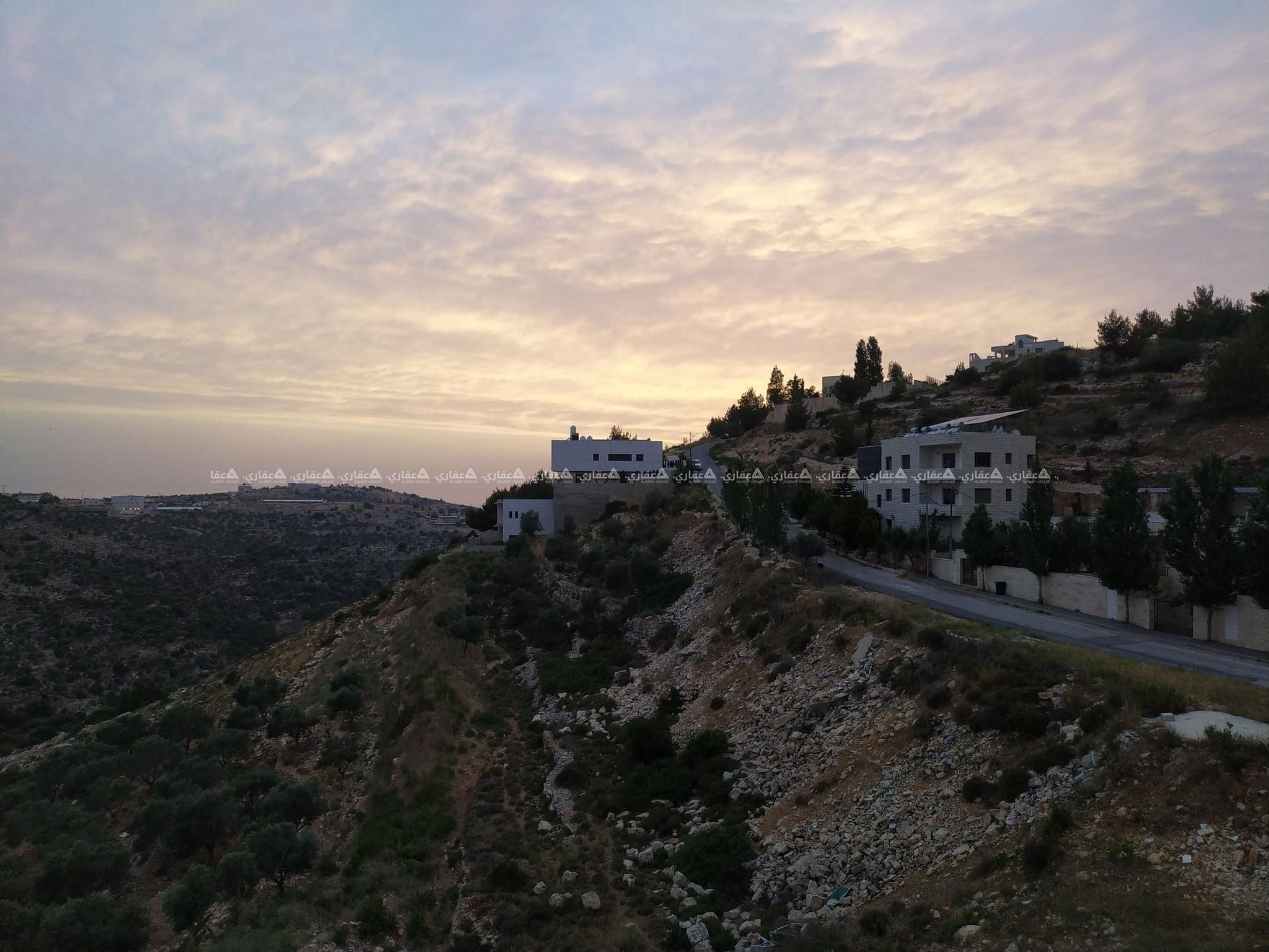 ڤيلا باك تو باك عظم للبيع