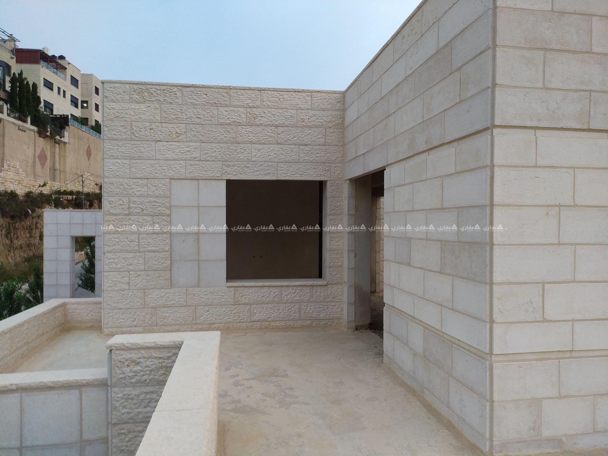 ڤيلا باك تو باك عظم للبيع