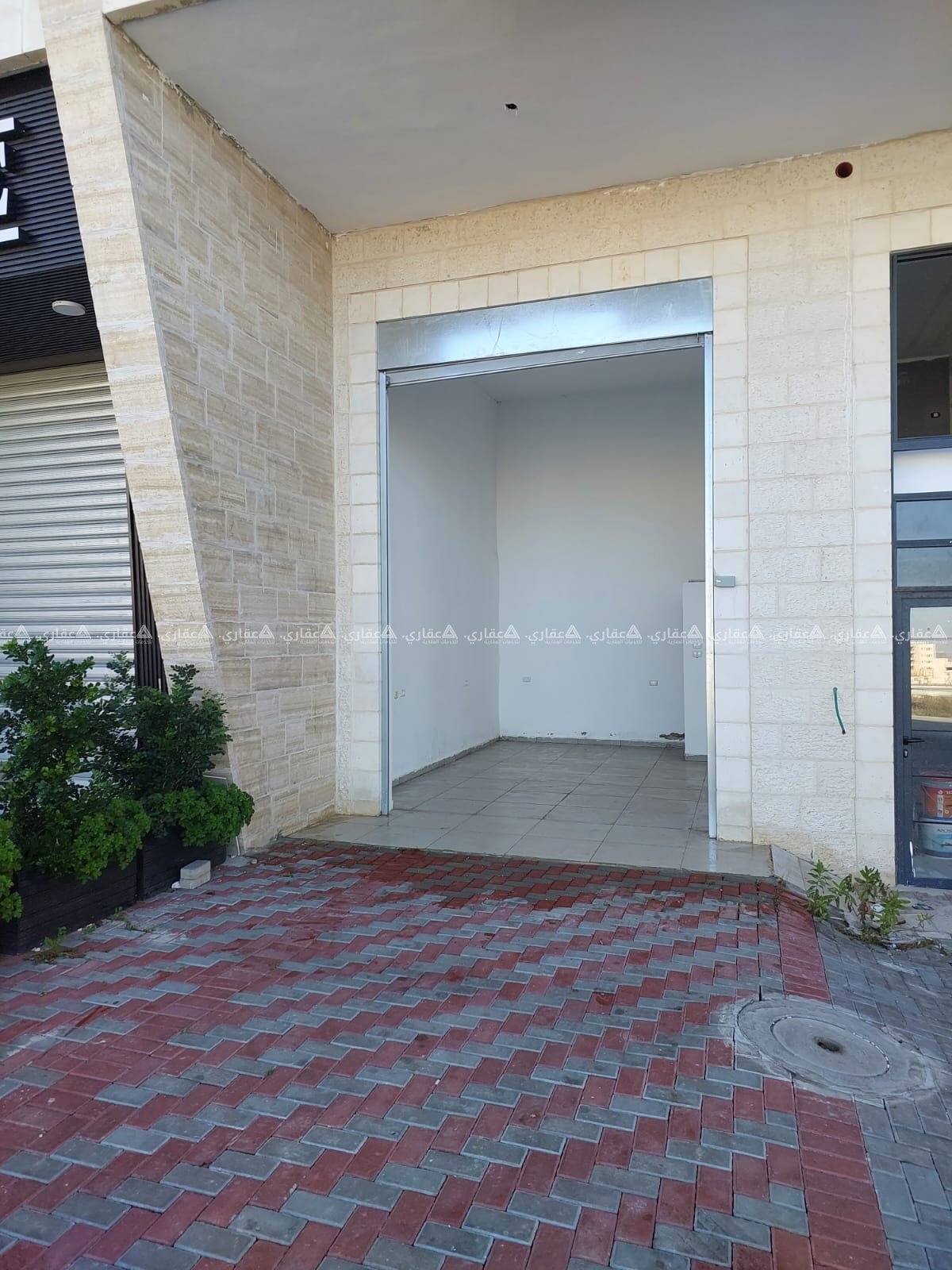 متجر جديد معروض للضمان