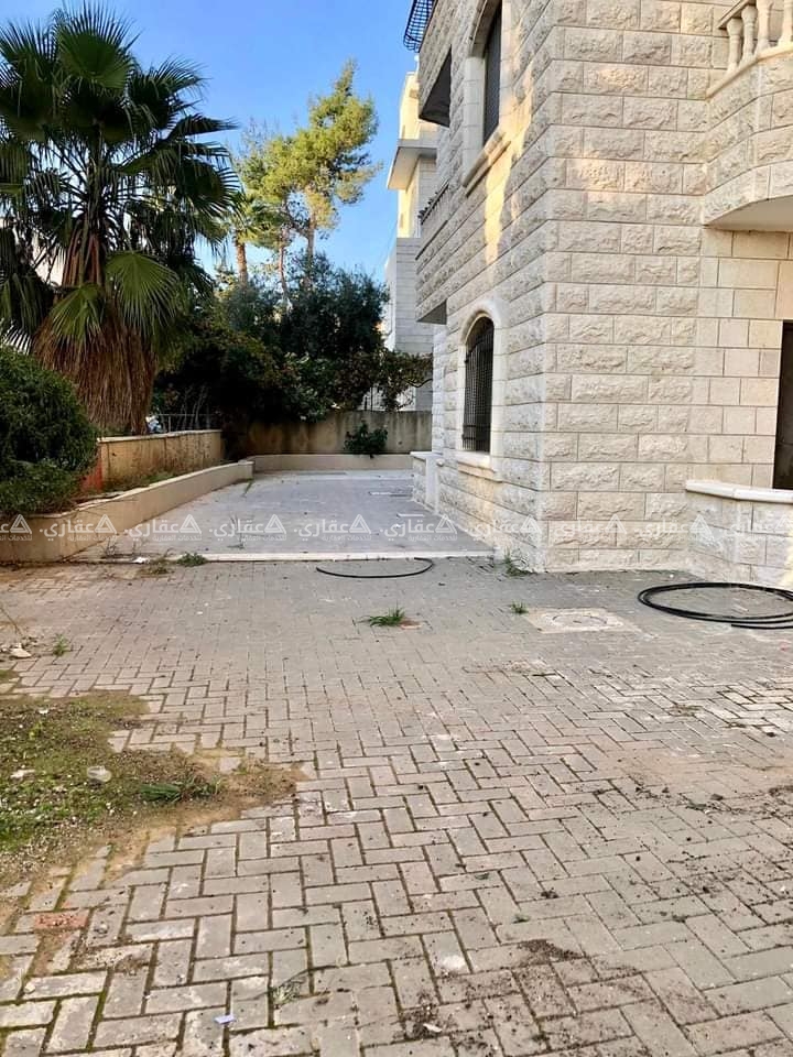 شقة مع حديقة جاهزة للسكن فوراً
