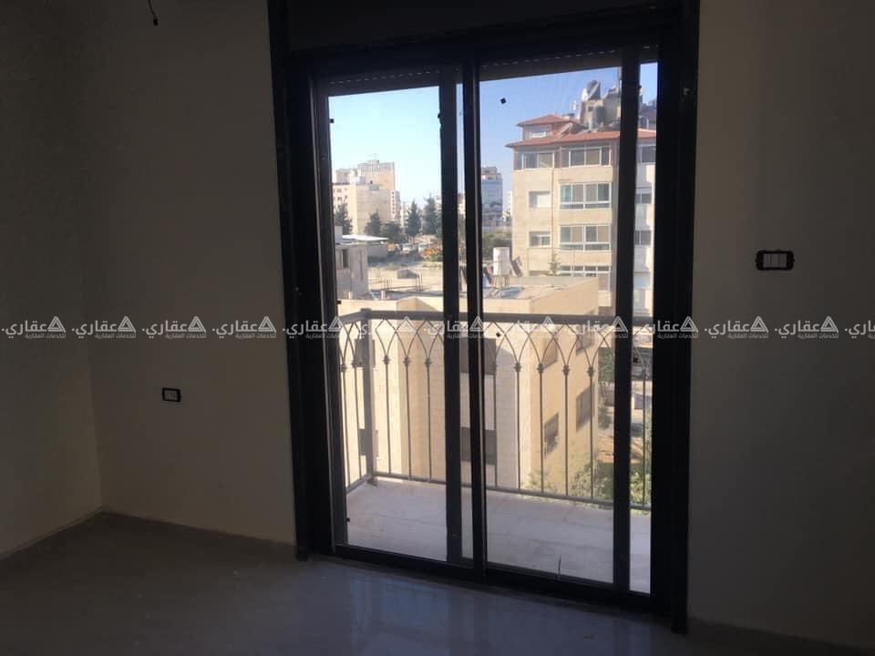 شقة  فارغة للإيجار قرب بلازا مول